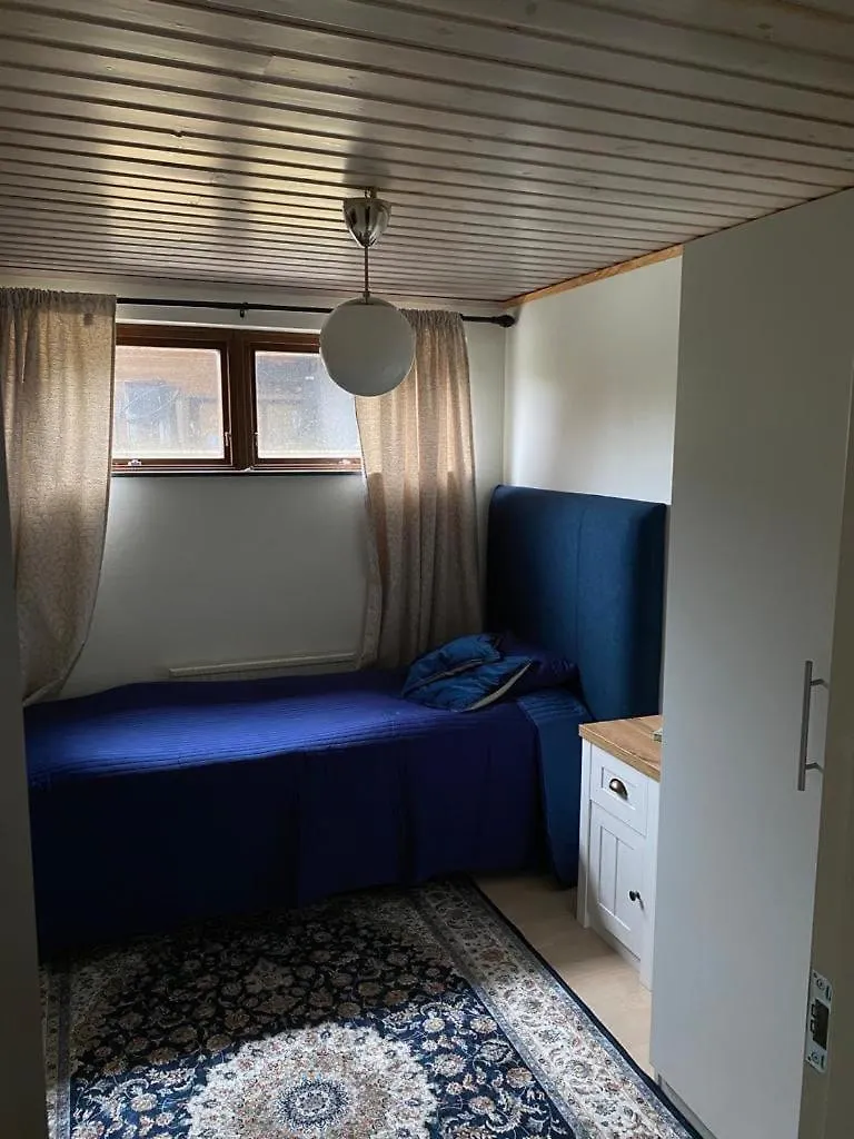 Mysig Laegenhet Med Villakaensla Gothenburg