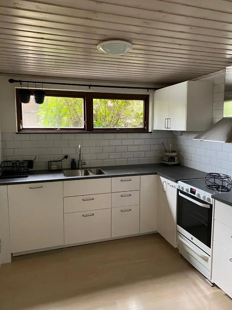 גטבורג Mysig Laegenhet Med Villakaensla 0*,